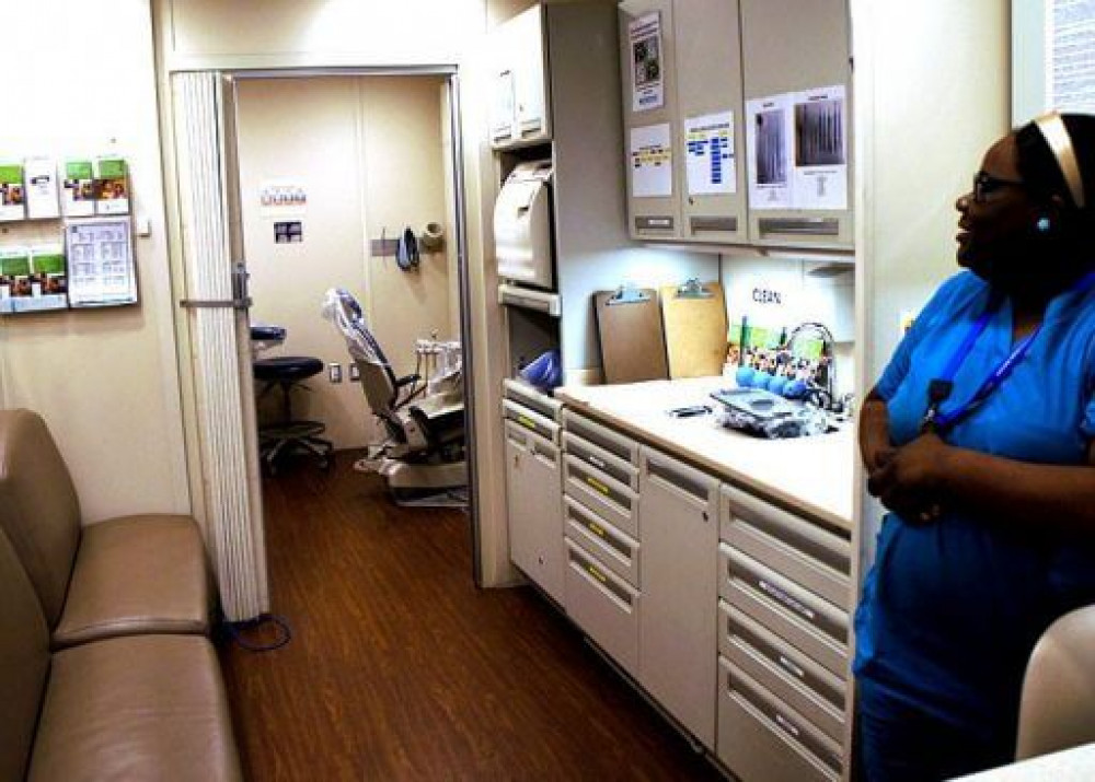 ICHS-school-health-center-back-room