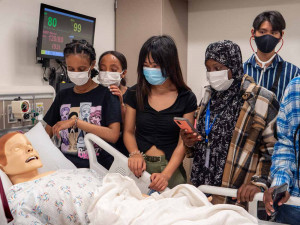 Seattle World School Healthcare Careers Camp - photo by ICHS Theo Bickel